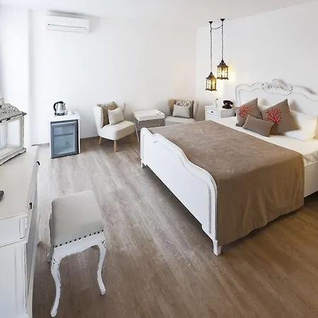 Sade Alaçatı