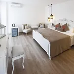 Sade Alaçatı